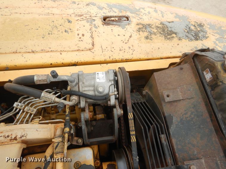 image for item IV9549 2000 Komatsu PC220LC-6LE  excavator