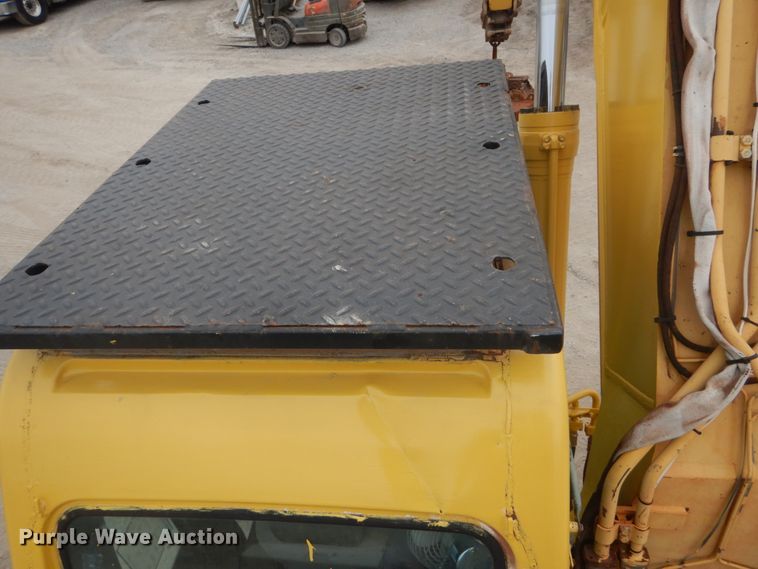 image for item IV9549 2000 Komatsu PC220LC-6LE  excavator