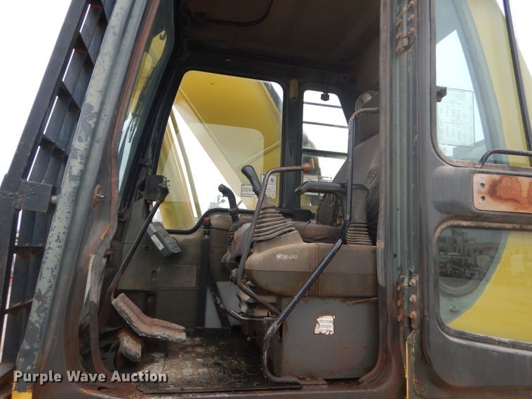 image for item IV9549 2000 Komatsu PC220LC-6LE  excavator