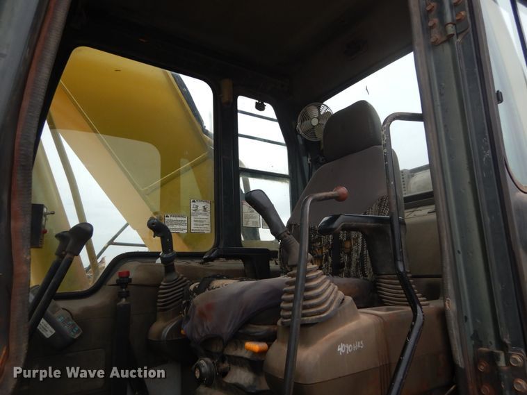 image for item IV9549 2000 Komatsu PC220LC-6LE  excavator