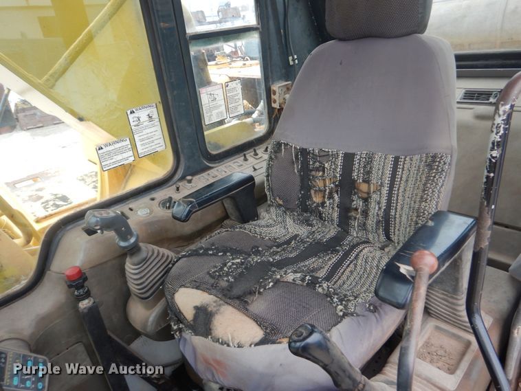 image for item IV9549 2000 Komatsu PC220LC-6LE  excavator