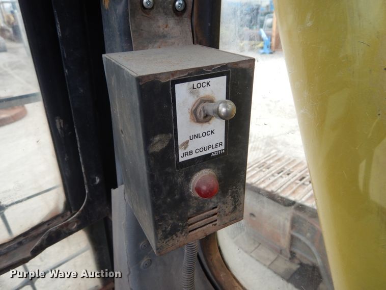 image for item IV9549 2000 Komatsu PC220LC-6LE  excavator