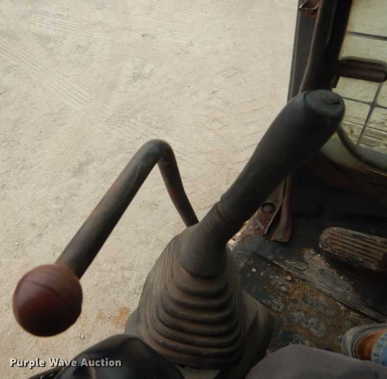 image for item IV9549 2000 Komatsu PC220LC-6LE  excavator