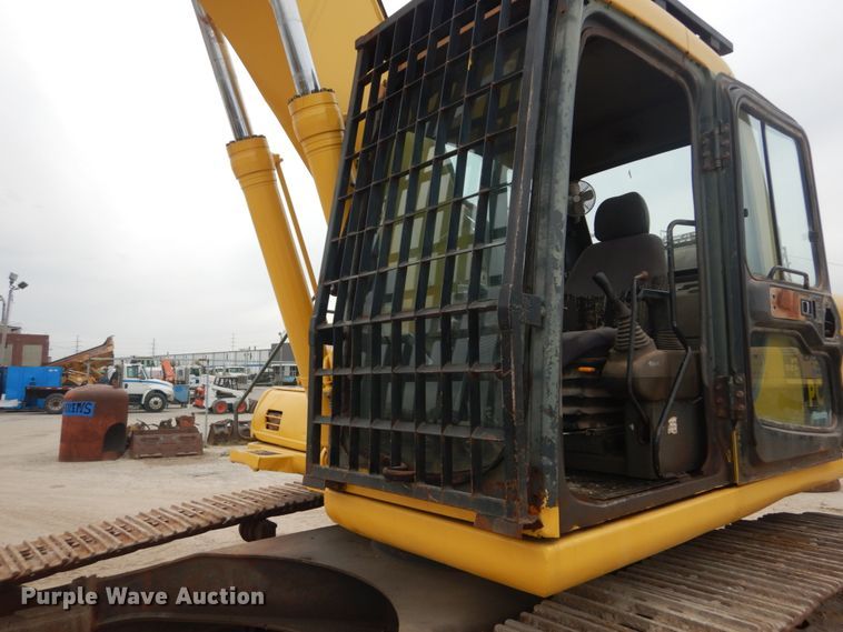 image for item IV9549 2000 Komatsu PC220LC-6LE  excavator