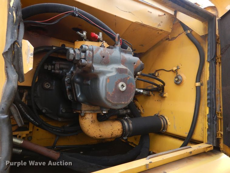 image for item IV9549 2000 Komatsu PC220LC-6LE  excavator