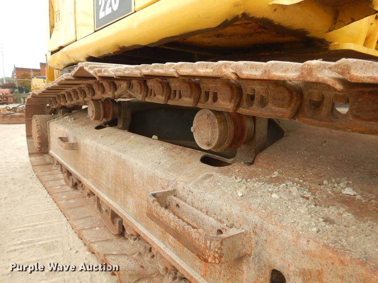 image for item IV9549 2000 Komatsu PC220LC-6LE  excavator
