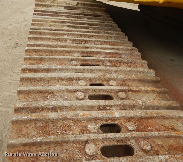 image for item IV9549 2000 Komatsu PC220LC-6LE  excavator