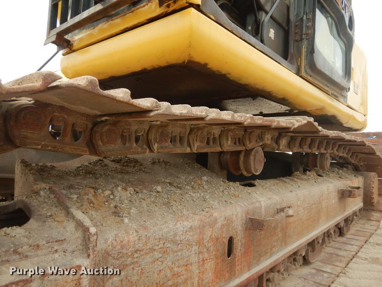 image for item IV9549 2000 Komatsu PC220LC-6LE  excavator