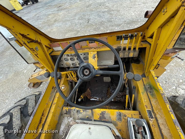 image for item IX9506 1980 Pettibone MultiKrane 40  crane