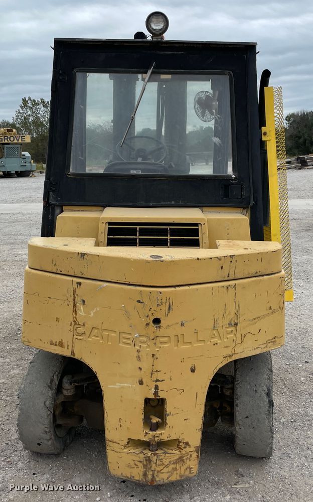 image for item IX9525 Caterpillar V90E  forklift