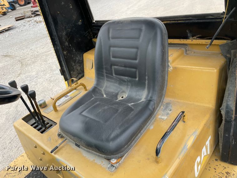 image for item IX9525 Caterpillar V90E  forklift