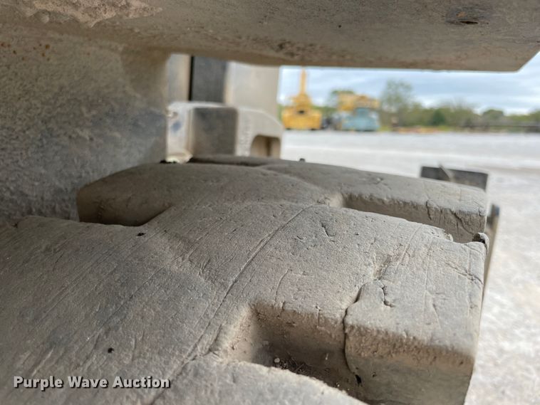 image for item IX9525 Caterpillar V90E  forklift