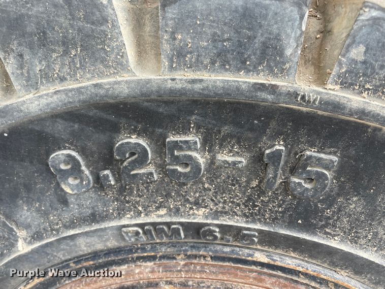 image for item IX9525 Caterpillar V90E  forklift