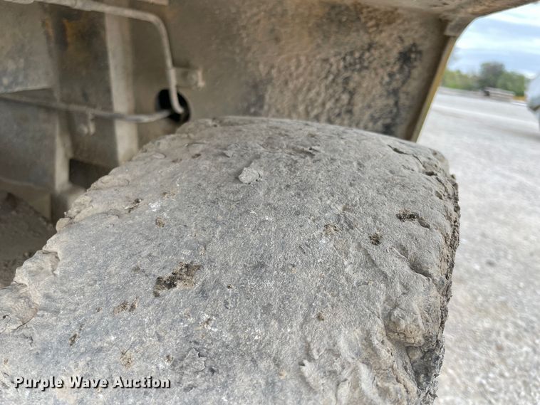 image for item IX9525 Caterpillar V90E  forklift