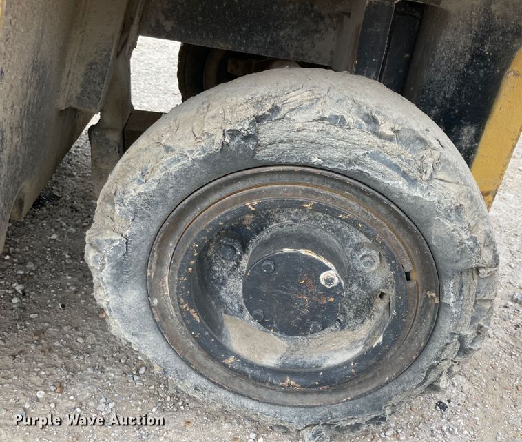 image for item IX9525 Caterpillar V90E  forklift