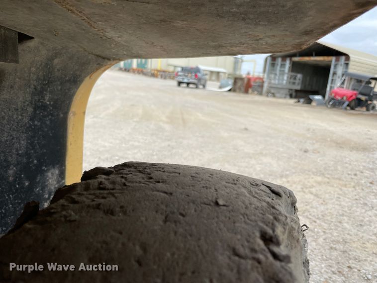 image for item IX9525 Caterpillar V90E  forklift