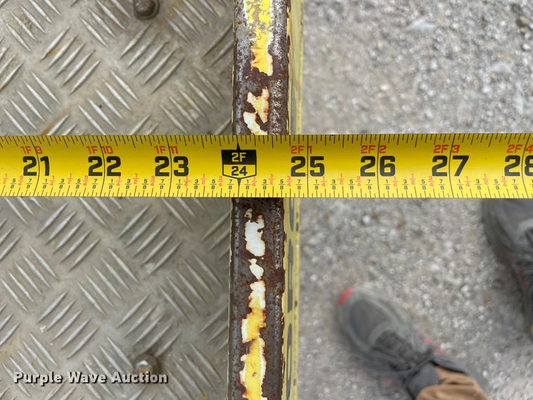 image for item IX9527 2001 Workforce Falcon 125  boom lift