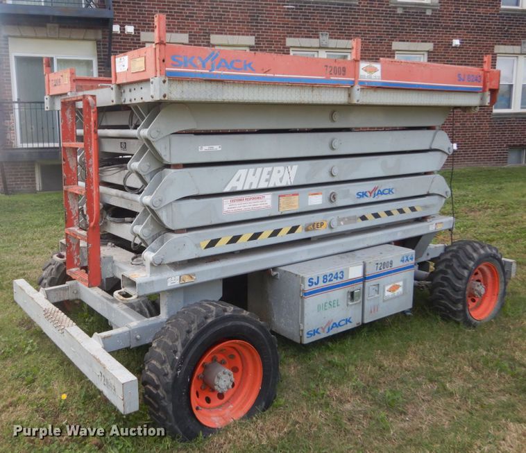 image for item JF9946 Sky Jack SJ8243  scissor lift