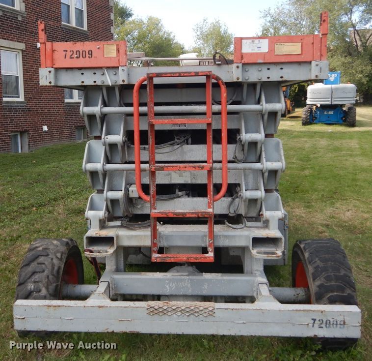 image for item JF9946 Sky Jack SJ8243  scissor lift