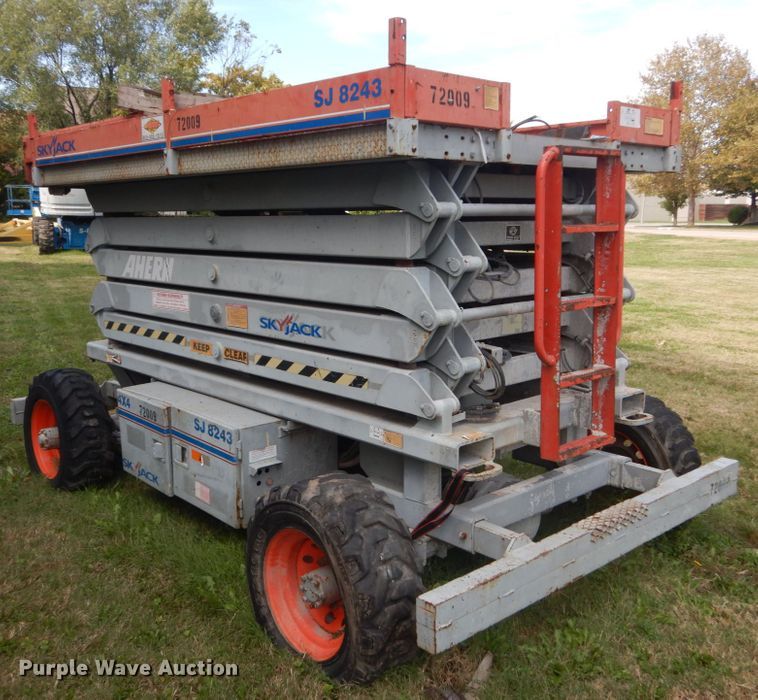 image for item JF9946 Sky Jack SJ8243  scissor lift
