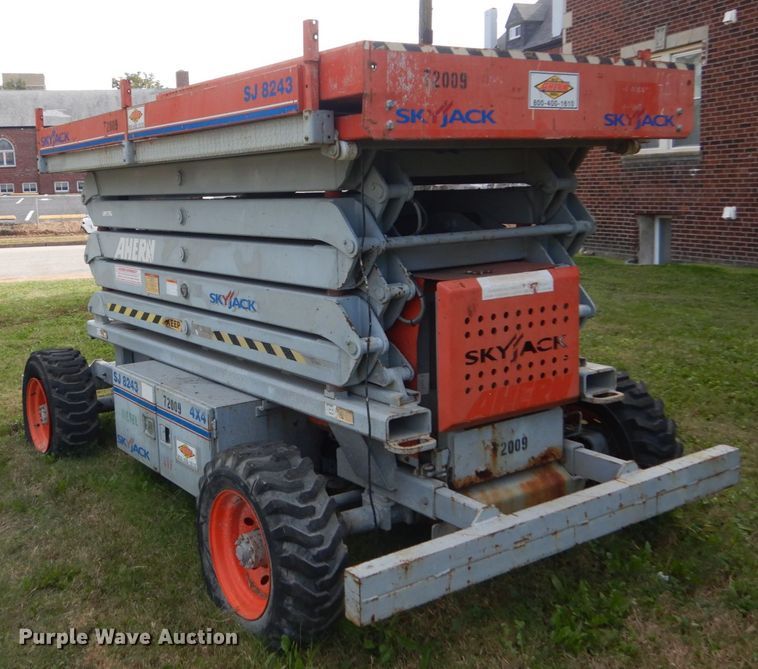 image for item JF9946 Sky Jack SJ8243  scissor lift