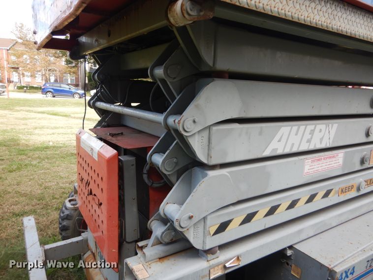 image for item JF9946 Sky Jack SJ8243  scissor lift