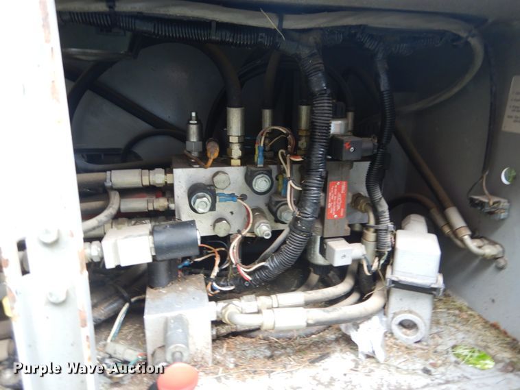 image for item JF9946 Sky Jack SJ8243  scissor lift