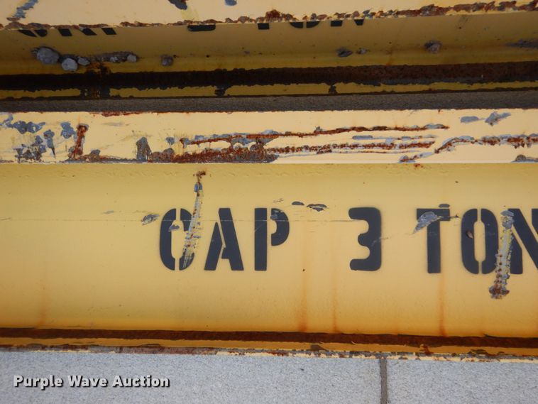 image for item JF9947 Gantry crane