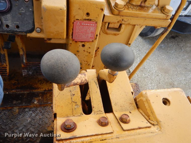 image for item JF9954 1979 Caterpillar 977  track loader