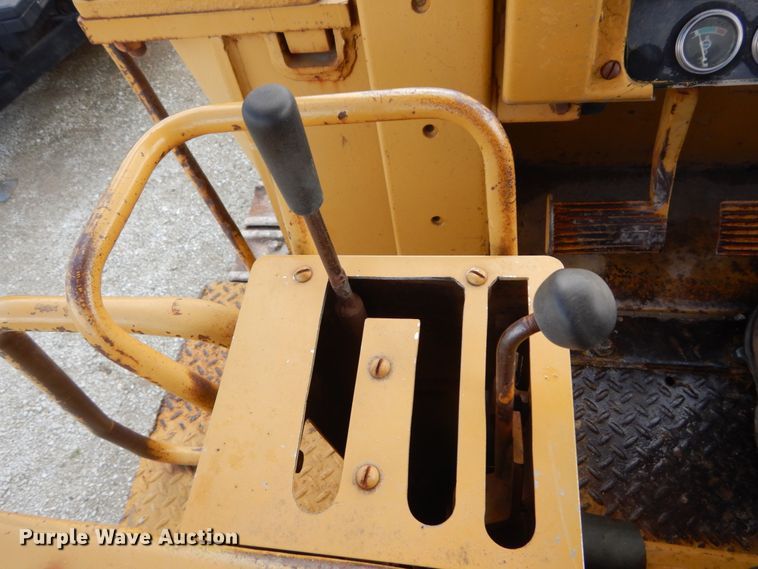 image for item JF9954 1979 Caterpillar 977  track loader