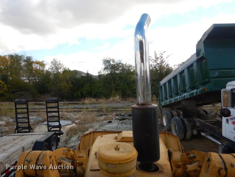 image for item JF9954 1979 Caterpillar 977  track loader