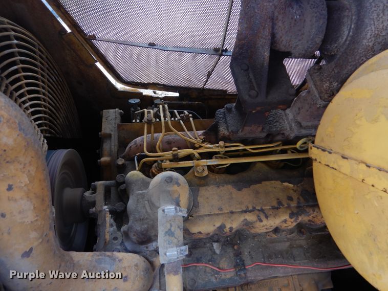 image for item JF9954 1979 Caterpillar 977  track loader