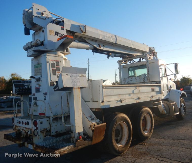 image for item JF9956 2003 Peterbilt 330  pressure digger truck