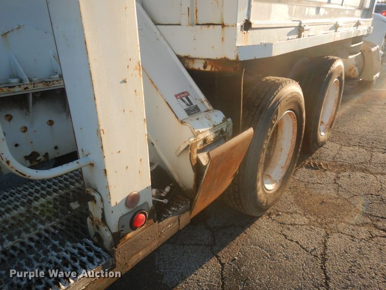 image for item JF9956 2003 Peterbilt 330  pressure digger truck