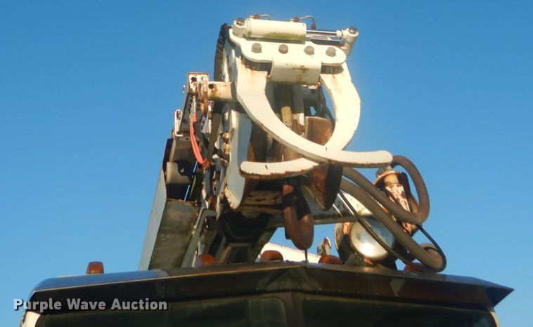 image for item JF9956 2003 Peterbilt 330  pressure digger truck