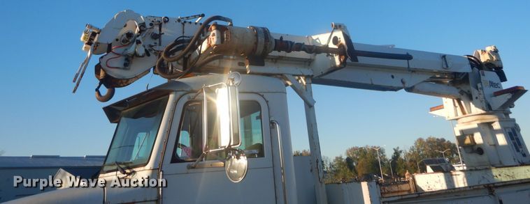 image for item JF9956 2003 Peterbilt 330  pressure digger truck