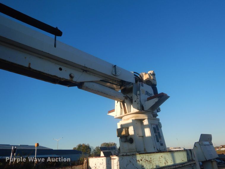 image for item JF9956 2003 Peterbilt 330  pressure digger truck