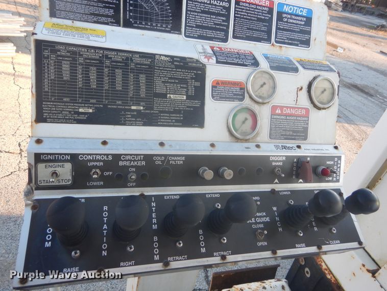 image for item JF9956 2003 Peterbilt 330  pressure digger truck