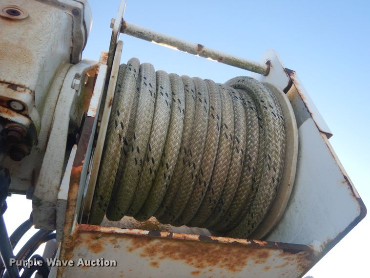 image for item JF9956 2003 Peterbilt 330  pressure digger truck