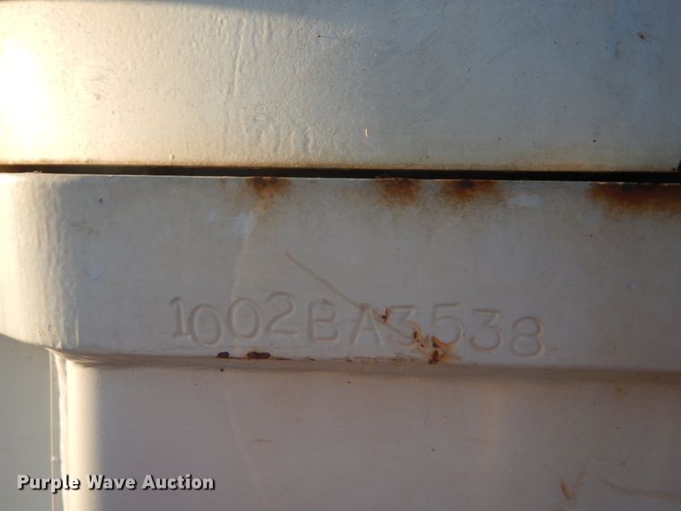 image for item JF9956 2003 Peterbilt 330  pressure digger truck