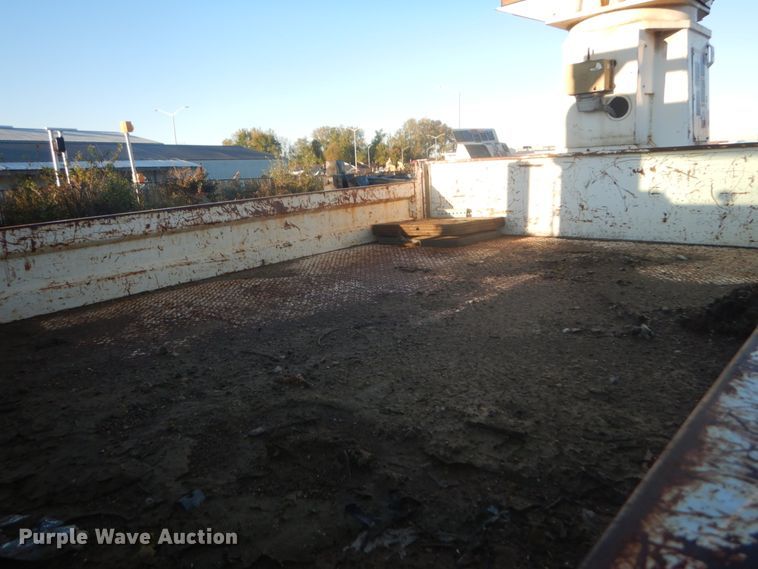 image for item JF9956 2003 Peterbilt 330  pressure digger truck