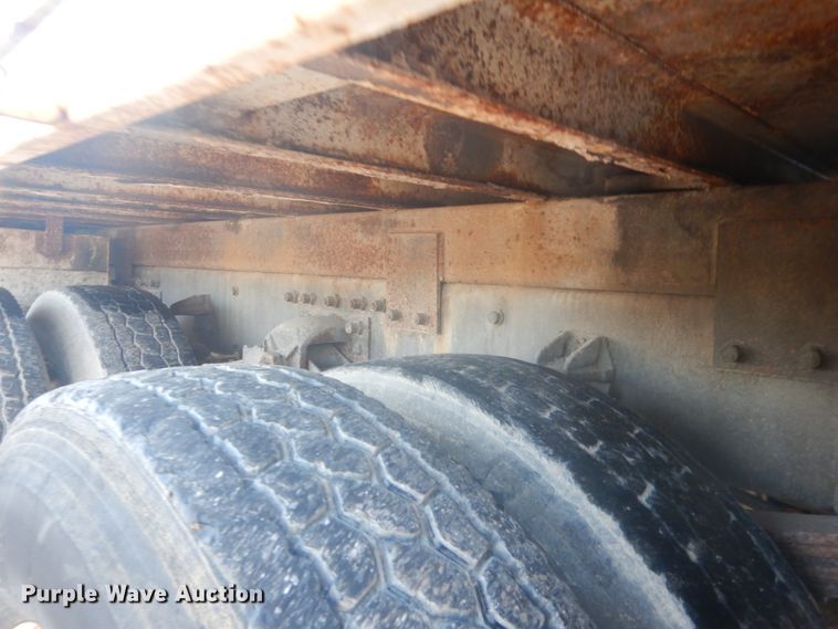 image for item JF9956 2003 Peterbilt 330  pressure digger truck