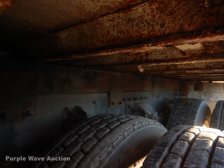 image for item JF9956 2003 Peterbilt 330  pressure digger truck