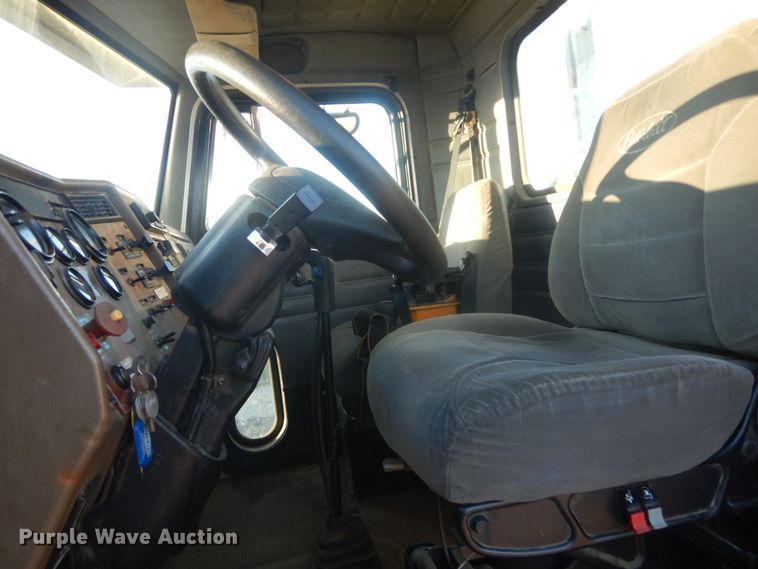 image for item JF9956 2003 Peterbilt 330  pressure digger truck