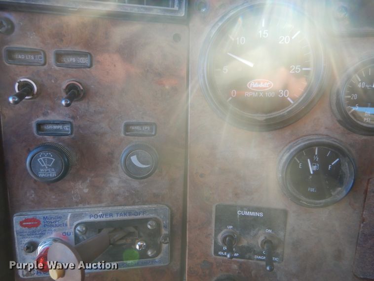 image for item JF9956 2003 Peterbilt 330  pressure digger truck