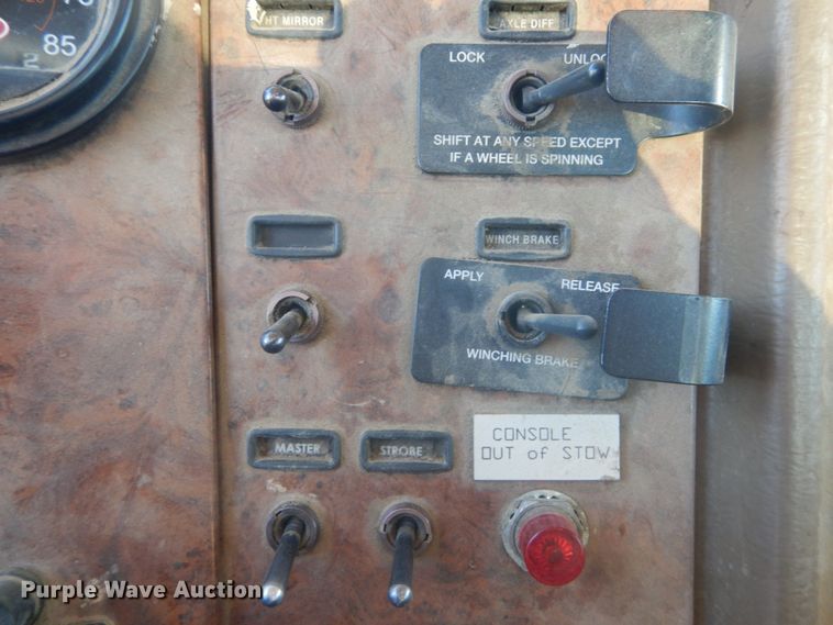 image for item JF9956 2003 Peterbilt 330  pressure digger truck