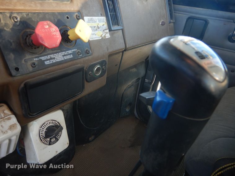 image for item JF9956 2003 Peterbilt 330  pressure digger truck