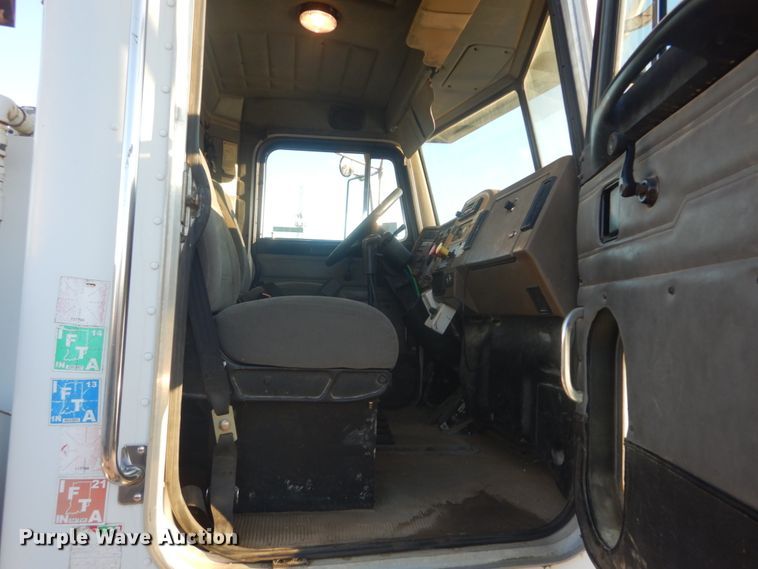 image for item JF9956 2003 Peterbilt 330  pressure digger truck