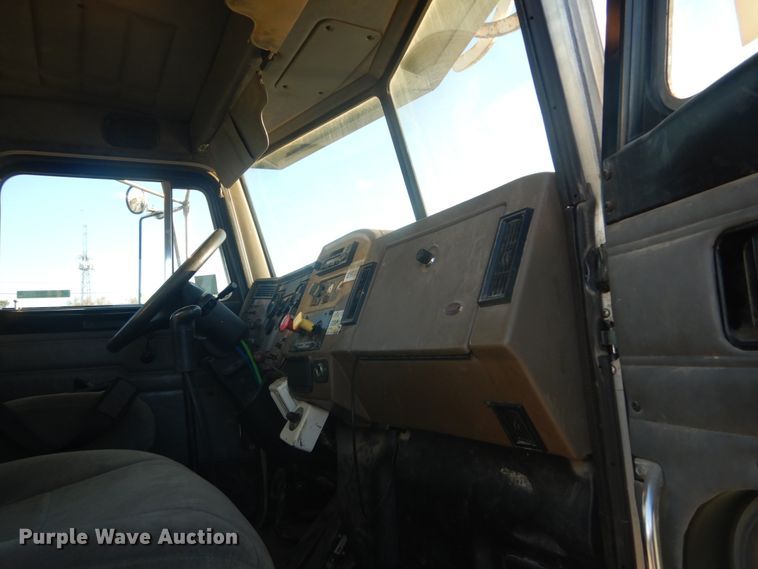 image for item JF9956 2003 Peterbilt 330  pressure digger truck