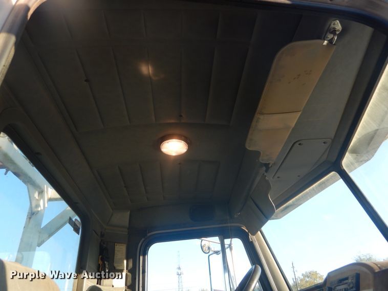 image for item JF9956 2003 Peterbilt 330  pressure digger truck